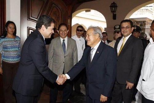 El presidente de Honduras y el electo en El Salvador