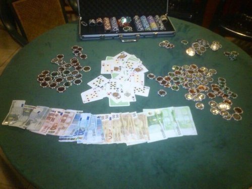 Material intervenido en un local ilegal de póquer en Vélez Málaga