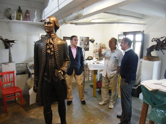 Escultura cedida por la Diputación al municipio de Macharaviaya