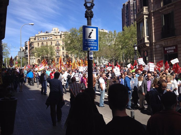 Manifestación por una "Catalunya social" en Barcelona