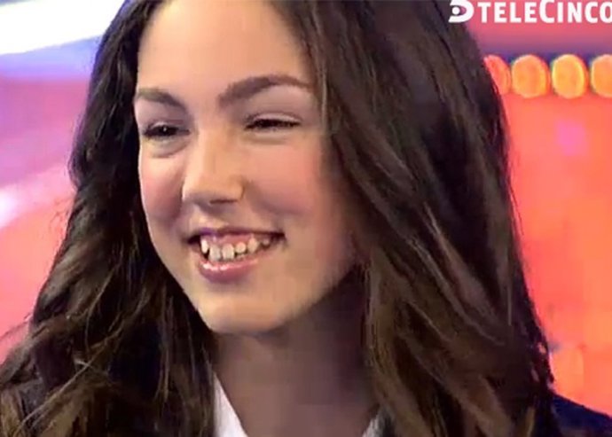 MARÍA PARRADO, GANADORA DE LA VOZ KIDS, SORPRENDIDA EN  HAY UNA COSA QUE TE QUIE