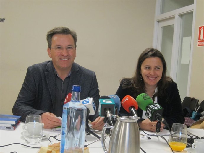 Xavier Vence y Ana Miranda, BNG, en un café de redacción