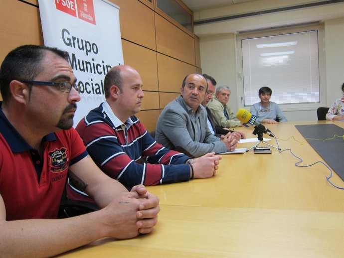 Pedro López en el centro de la imagen