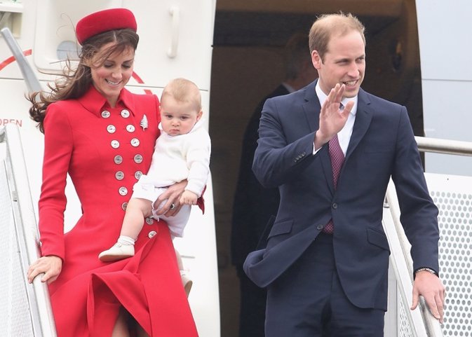 Kate Middleton, el príncipe Guillermo y el pequeño Jorge en su primer viaje 