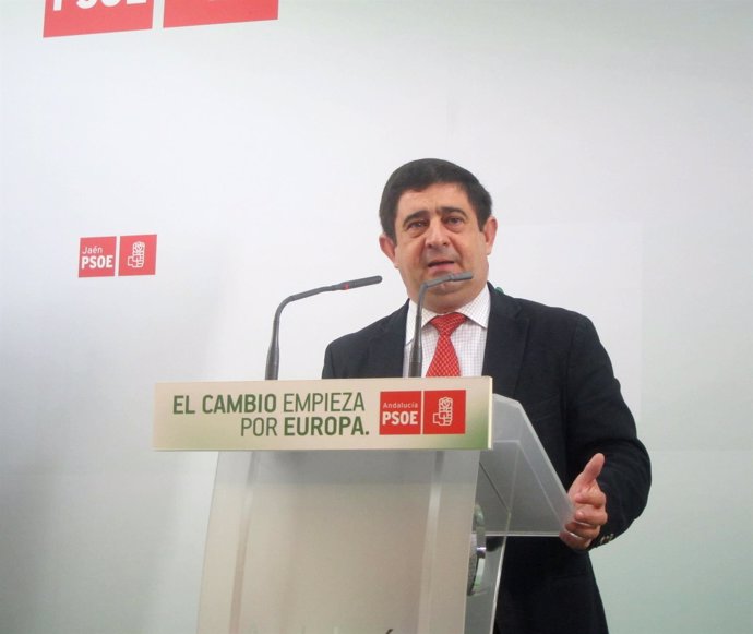 El secretario del PSOE de Jaén, Francisco Reyes, en la rueda de prensa.
