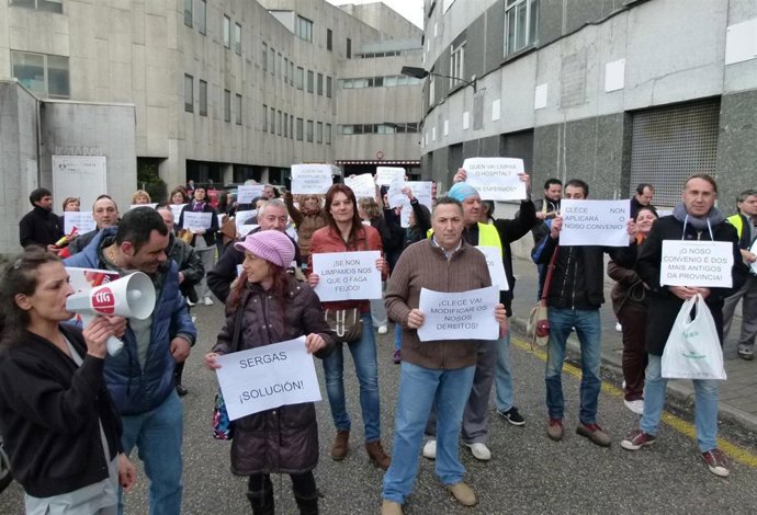 Movilización de empleados de la limpieza del Hospital Xeral de Vigo