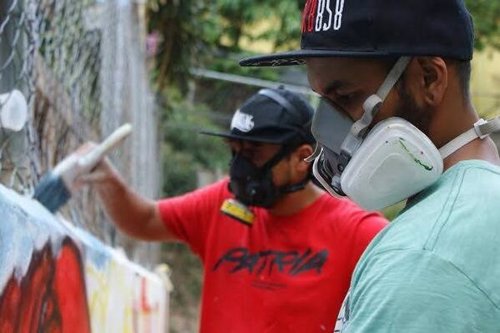 Jóvenes recuperan espacios públicos en Caracas