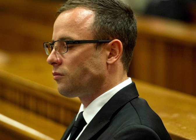 Pistorius declara por primera vez en el juicio y pide perdón a la familia 