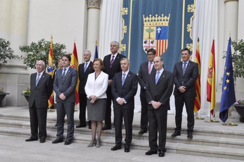 Foto de familia del Gobierno de Aragón con la incorporación de Javier Campoy.