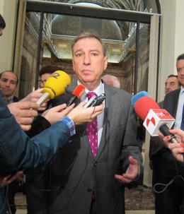 Juan José Mateos, momentos antes de la firma del convenio. 