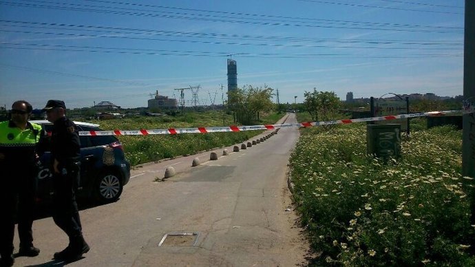 El camino a la escombrera está custodiado por la Policía