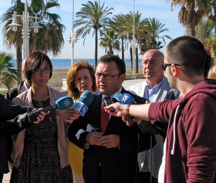 Heredia, Gámez atienden a los medios IVA turístico