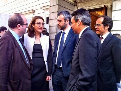 La socialista Soraya Rodríguez con Miquel Iceta y otros diputados del PSC