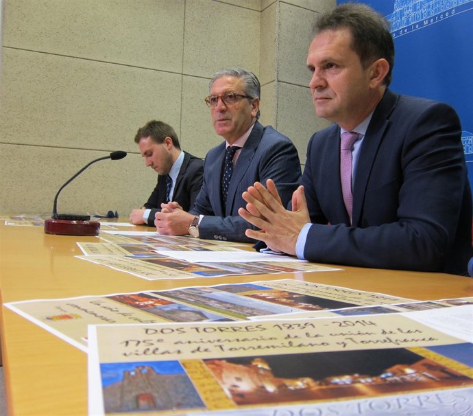 Pineda, entre Coleto y Torres, durante la presentación
