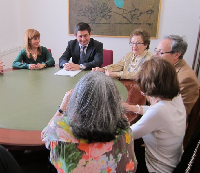Reunión en la Diputación de Jaén con familiares de Jacinto Higuera
