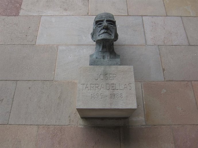 Busto de Josep Tarradellas obra del escultor Josep Maria Subirachs