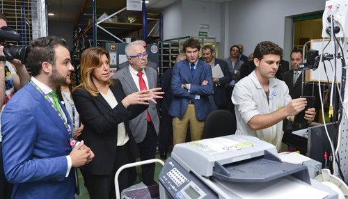 Susana Díaz visita la empresa C&G IT Solutions en Bollullos de la Mitación 