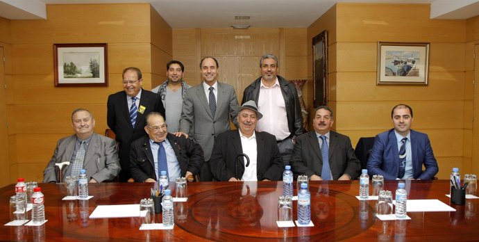 Diego con representantes de la Plataforma Romanes 