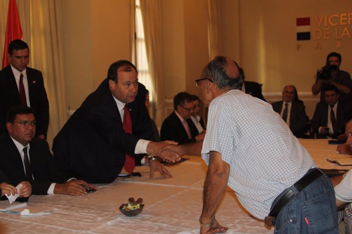 El vicepresidente de Paraguay, Juan Afara, y el portavoz de CUT, Bernardo Rojas.