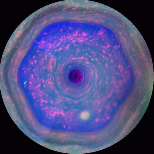 Hexágono en el Polo Norte de Saturno