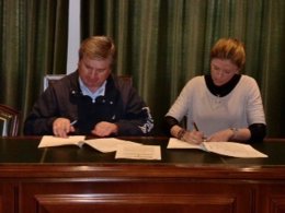 El presidente de la MMBA y la directora de Zona 1 de Acuaes firman el convenio