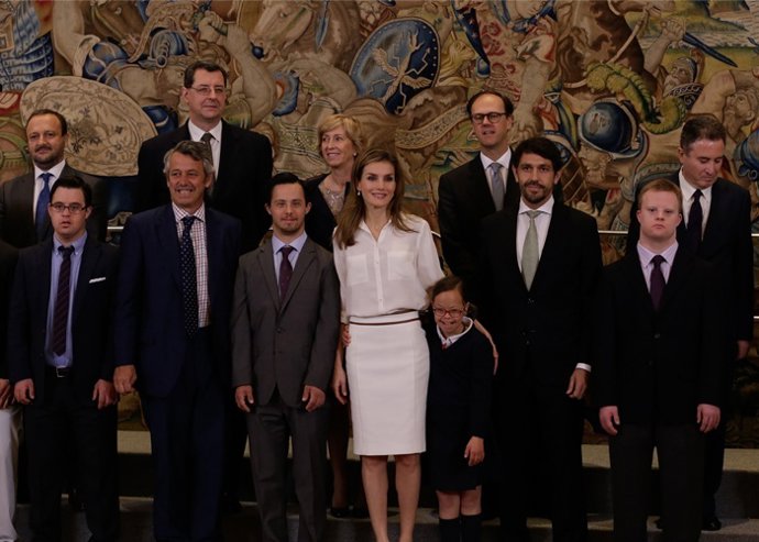 La princesa letizia recibe a la asociación de Síndrome de Down