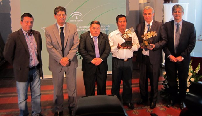 Valderas participa en la entrega de premios de la Aacid