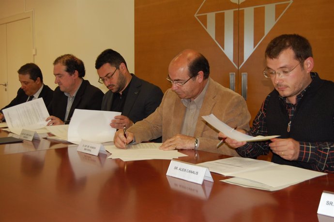Firma del convenio de cesión de 910 lumbreras del Ayto de Sabadell