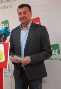 Maíllo afirma que la Junta da solución a vecinos de la Corrala "desde la ley", una "bofetada elegante" a Zoido