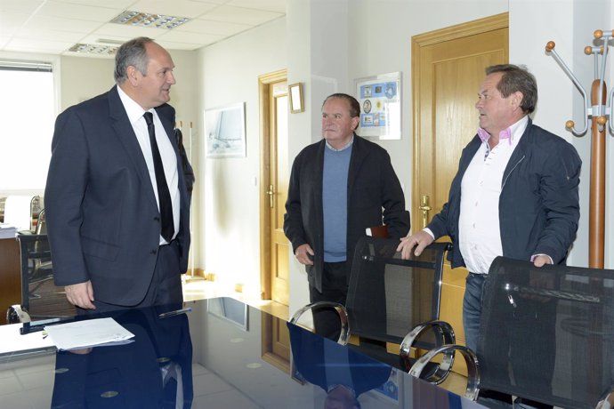 Fernández se reúne con el alcalde de Polaciones