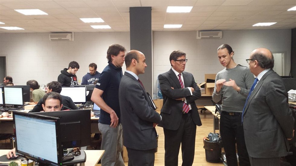 Visita del consejero Aliaga a Libelium, tras el incendio sufrido en la empresa