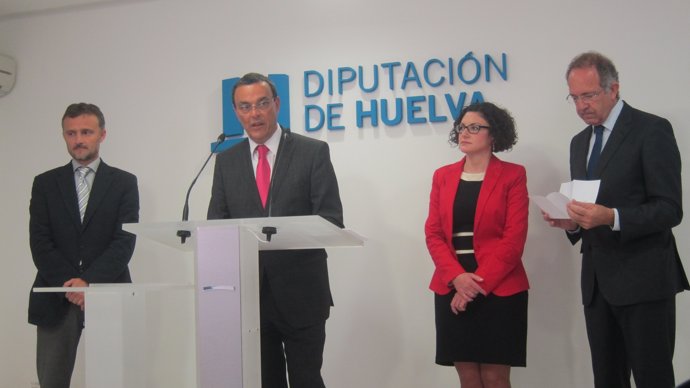 El presidente de la Diputación de Huelva, Ignacio Caraballo, presenta la BBT.