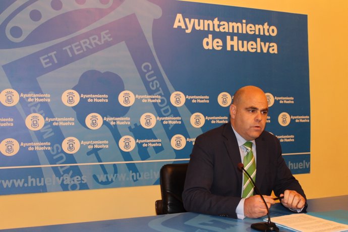 El primer teniente alcalde de Economía, Saúl Fernández. 