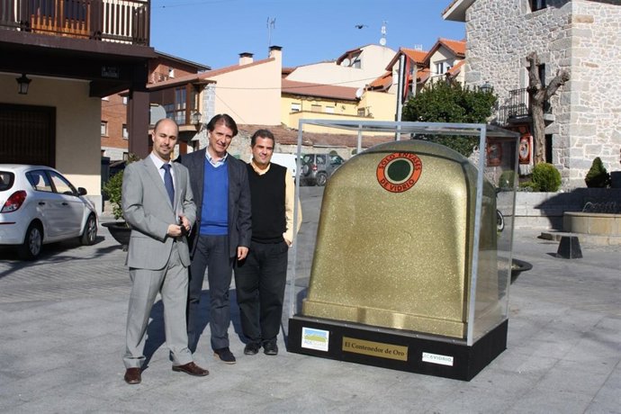 Contenedor de oro en Becerril de la Sierra