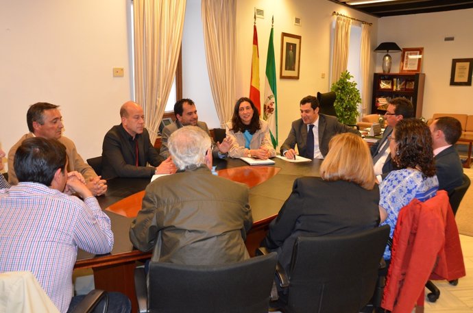 Juan Manuel Moreno Bonilla, se reúne con alcaldes de la zona minera de Huelva