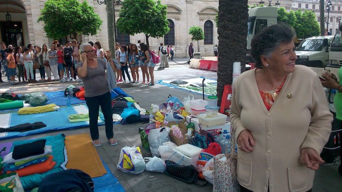 Acampada en la Plaza Nueva.