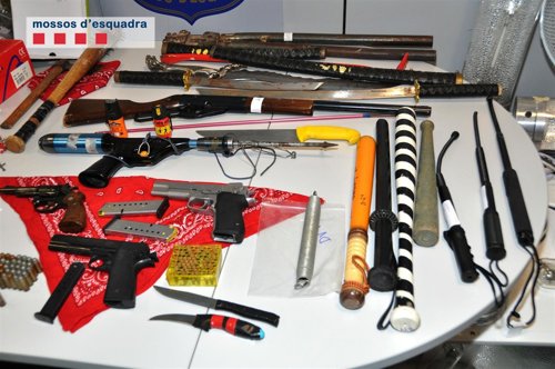 Material intervenido en la operación contra la banda Bloods