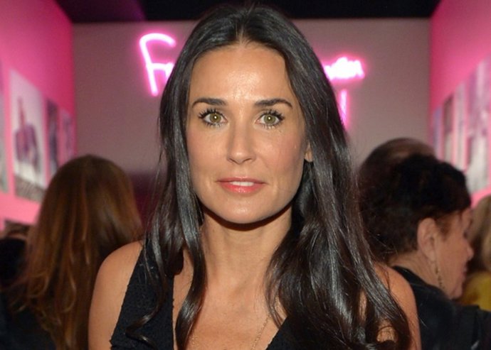  Actress Demi Moore, Wearing Diane Von Furstenberg