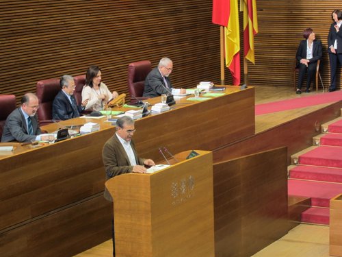 Pañella interviene en el pleno de las Corts