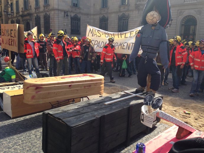Manifestación de Bomberos ante la Generalitat