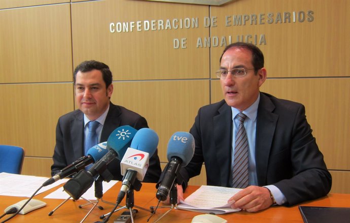 Juan Manuel Moreno Bonilla y Javier González de Lara, hoy en rueda de prensa.