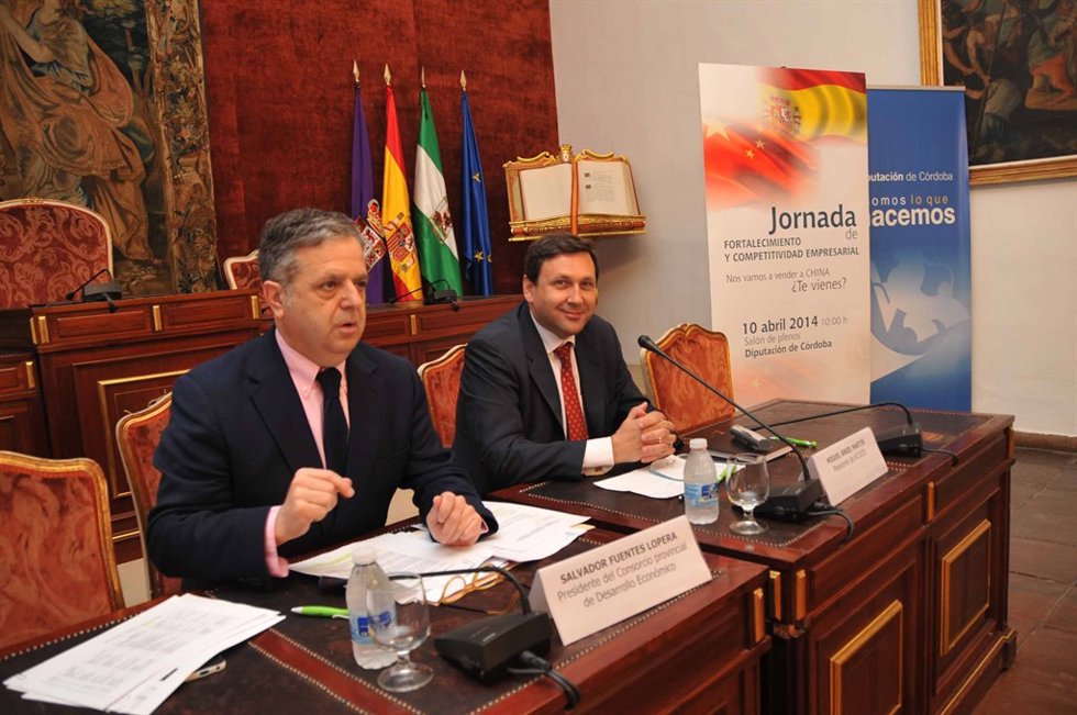 Fuentes y Martín en la inauguración de la jornada