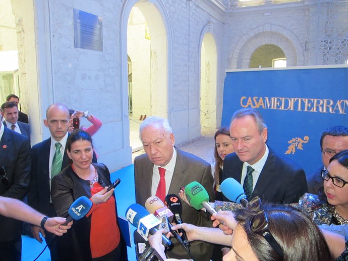 García-Margallo y Fabra atienden a los medios en Casa Mediterráneo