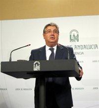 Zoido, sobre la Corrala: "La ley, la igualdad y el baremo social deben garantizar la ocupación de viviendas"