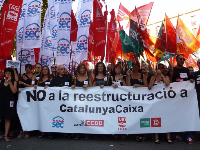 Manifestación de trabajadores de Catalunya Banc contra el ERE en Barcelona