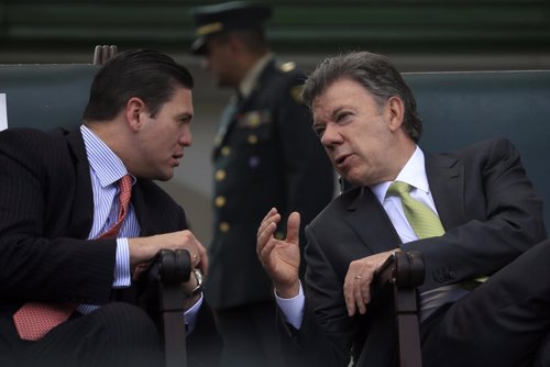 El ministro de Defensa, Juan Carlos Pinzón, y el presidente , Juan Manuel Santos