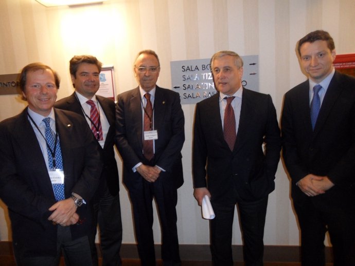 Delegación española con el vicepresidente de la UE