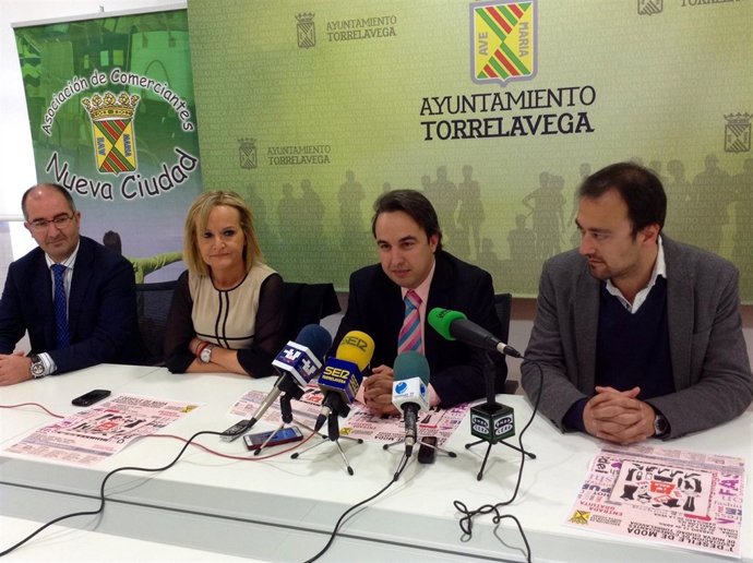 Presentación del desfile de moda de los comerciantes de Nueva Ciudad