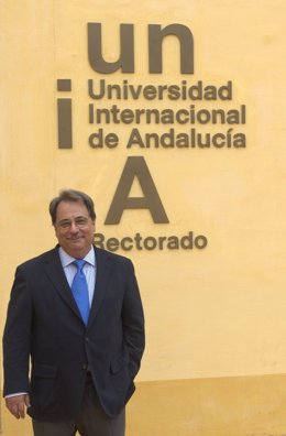 El rector de la UNIA, Eugenio Domínguez Vilches