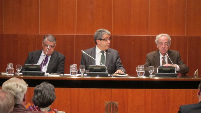 J.Sales, el conseller F.Homs y el catedrático de sociología S.Giner